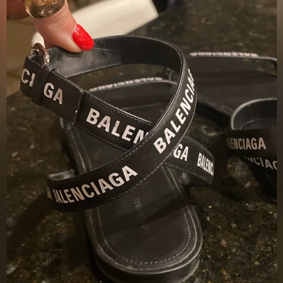 Balenciaga Round Black/White Leather Sandals - Picture 2 of 7